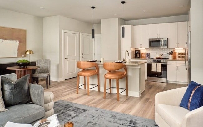 Building Photo - 16717 Westpark Dr