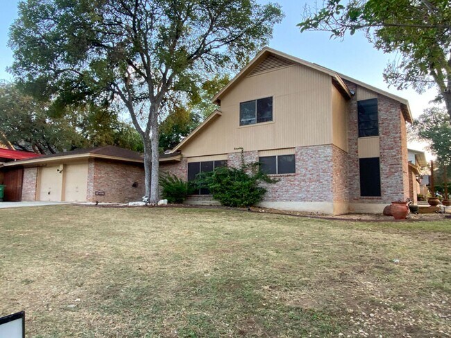 Building Photo - Beautiful Home Located in Thousand Oaks Mo...