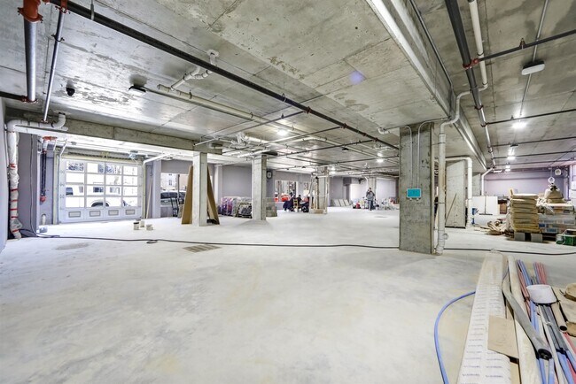 Building Photo - 706 Madison St