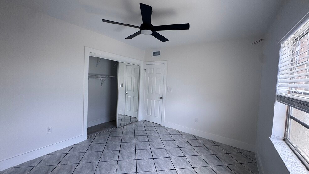 Building Photo - 6090 W Flagler St