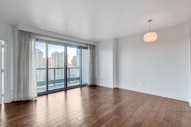 Building Photo - Turnberry Towers 2705W-City/Golf Course Views from this Stunning 1Bd/1.5Ba Residence