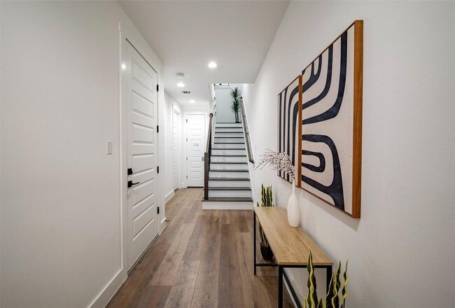 Building Photo - 1305 E 27th St