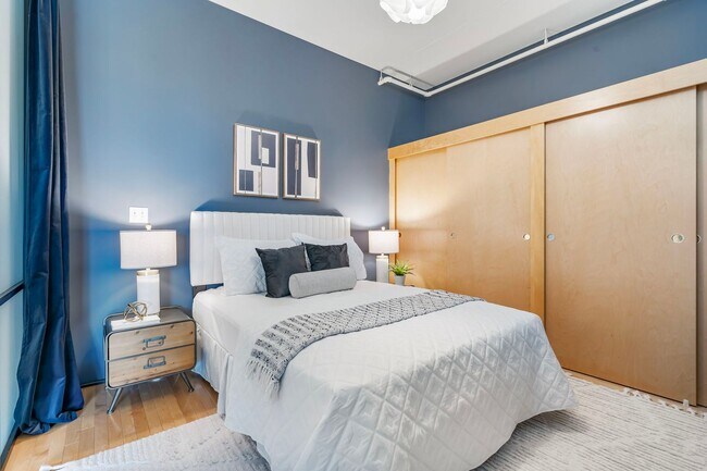Building Photo - Elizabeth Lofts - 7th floor north facing p...