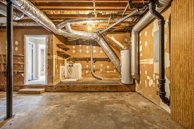 Building Photo - 4 Bedroom 2.5 Bath House