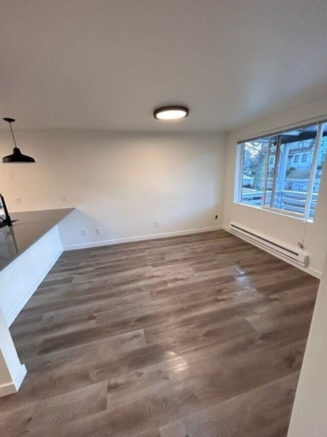 Building Photo - Completely Remodeled 2 BR/2 BA House available in the Central District