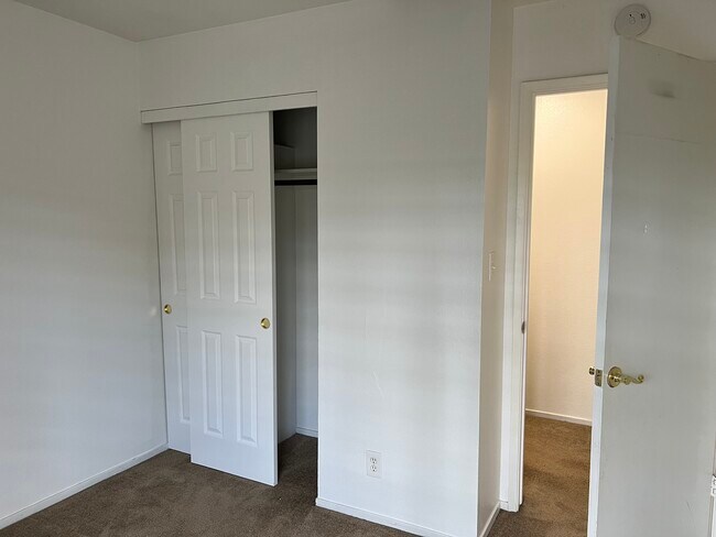 Guest room #1 - 1830 Polk Way