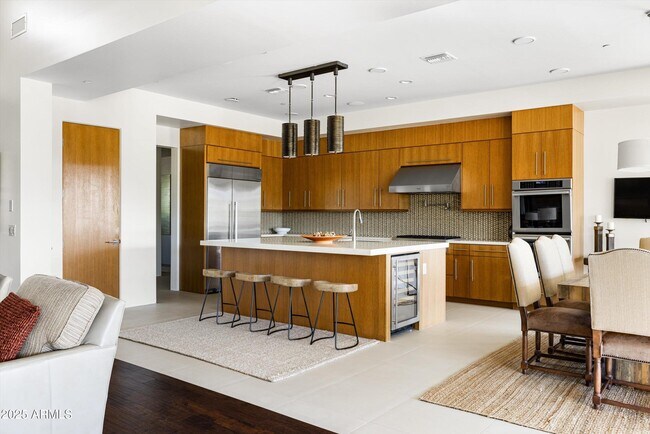 Building Photo - 9894 E Miramonte Dr