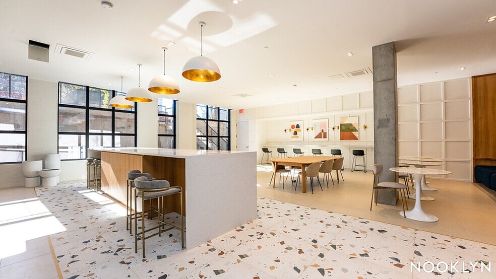 Building Photo - 68 Gold St