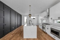 Building Photo - Stunning 4 Bedroom Home w/ Rooftop Deck Close to Downtown Nashville