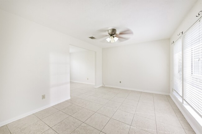 Building Photo - 7063 River Garden Dr