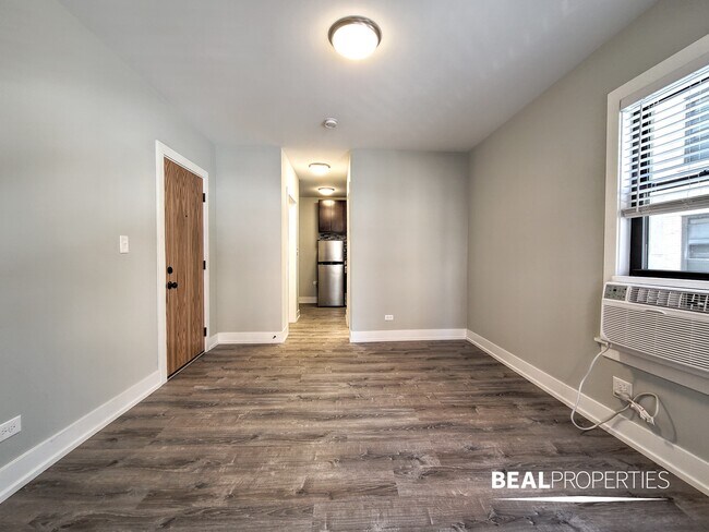 Building Photo - 425 W Belden Ave