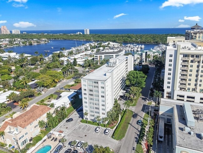 Building Photo - 2555 NE 11th St