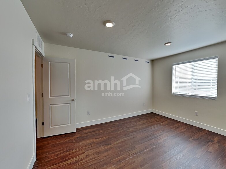 Building Photo - 4113 Keklik Ave