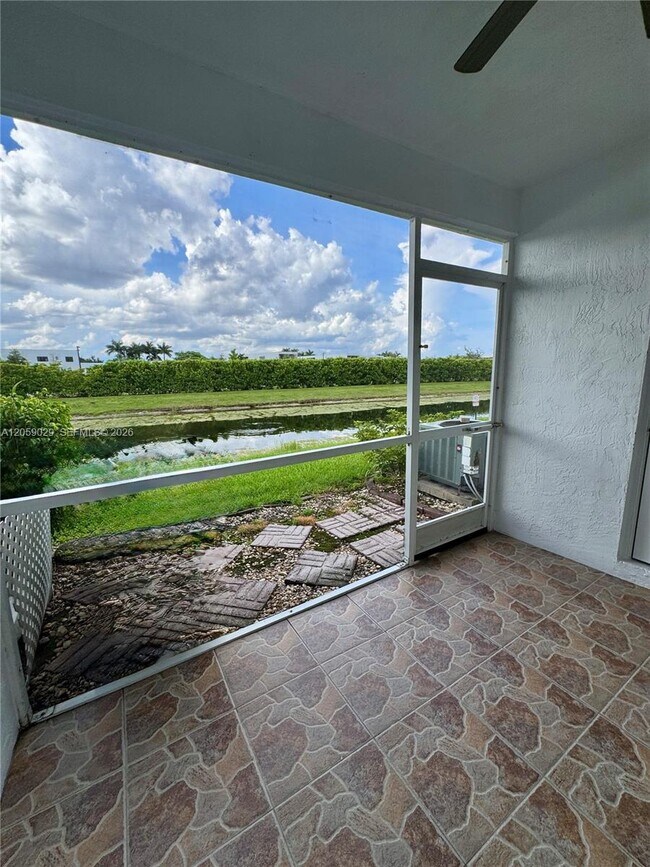 Building Photo - 16743 Hemingway Dr