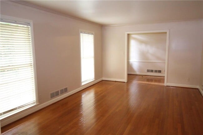 Building Photo - 4690 Huntley Dr NE