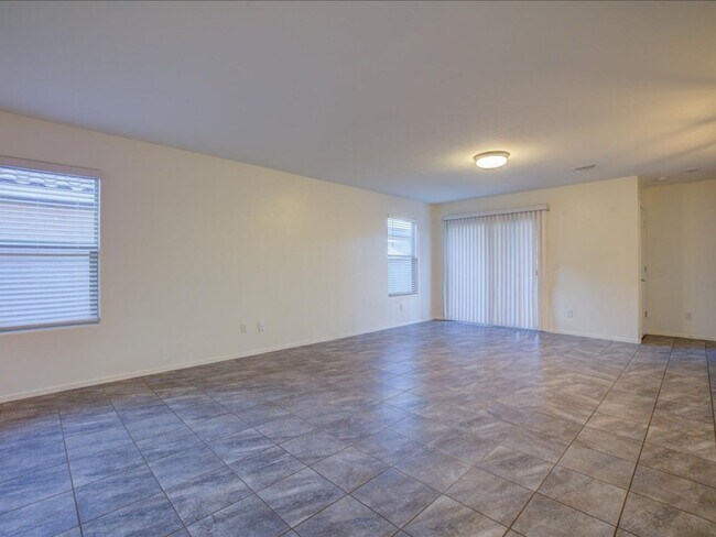 Building Photo - 3 Bedroom 2 Bathroom + Flex Room