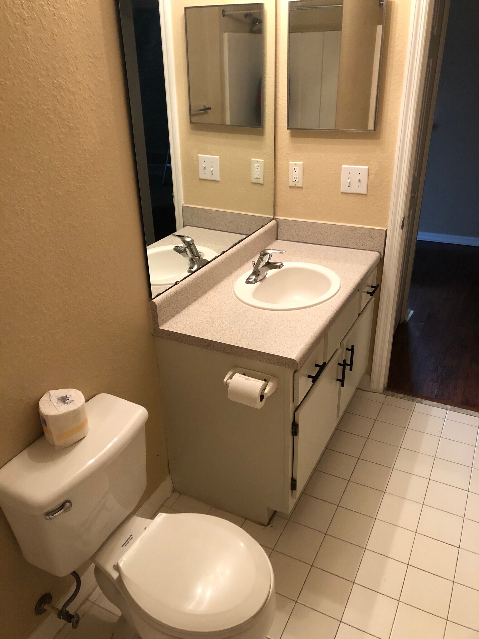 Building Photo - 5475 Vineland Rd