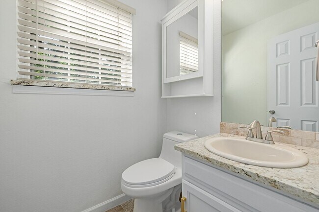 Building Photo - 8066 S Columbine Ct