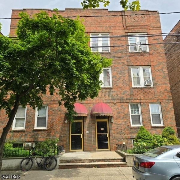Primary Photo - 254 Clendenny Ave