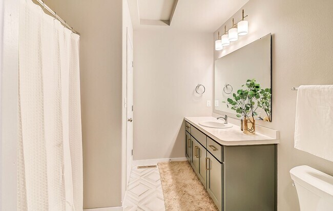 Building Photo - 3 Bed 2 Bath Single Family Home