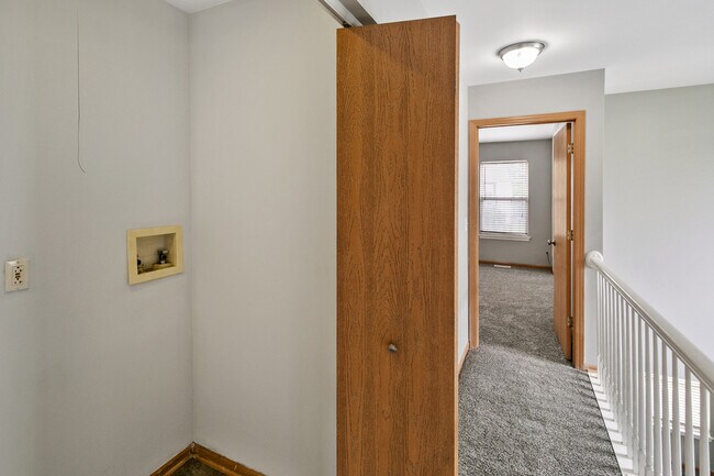 Building Photo - 678 Zachary Dr