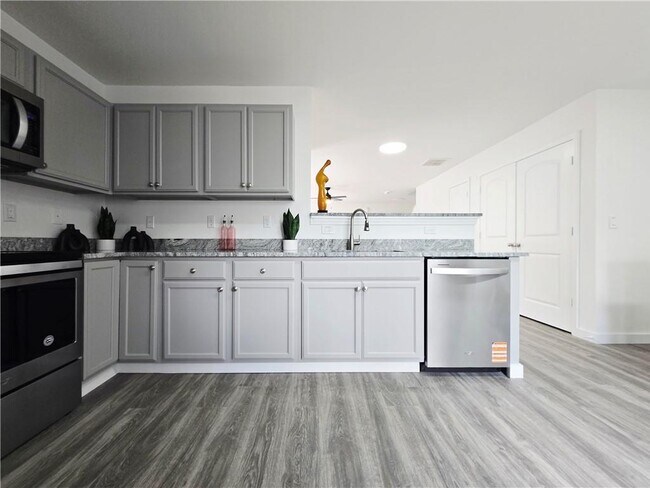 Building Photo - 2529 Piering Dr