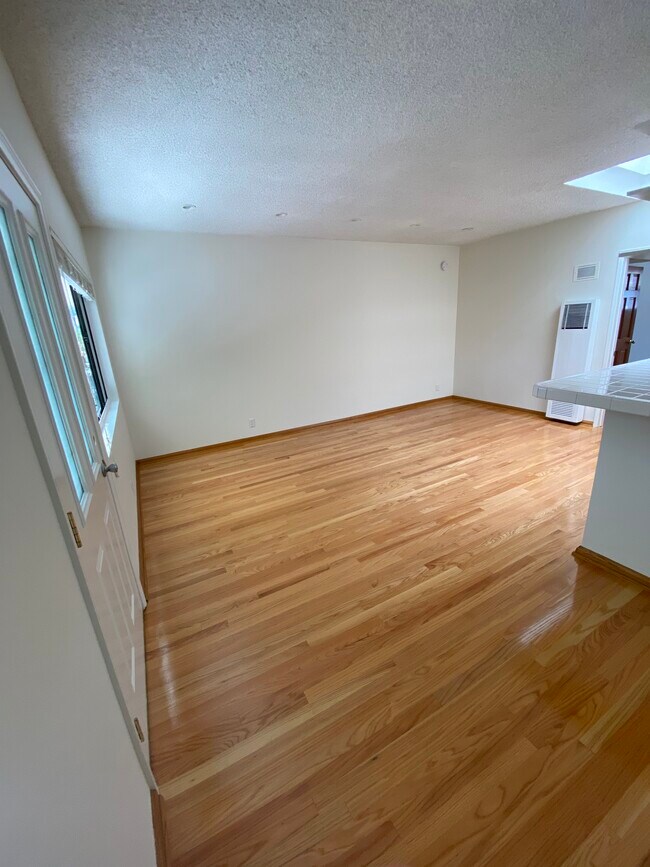 Living room - 1739 Washington Way