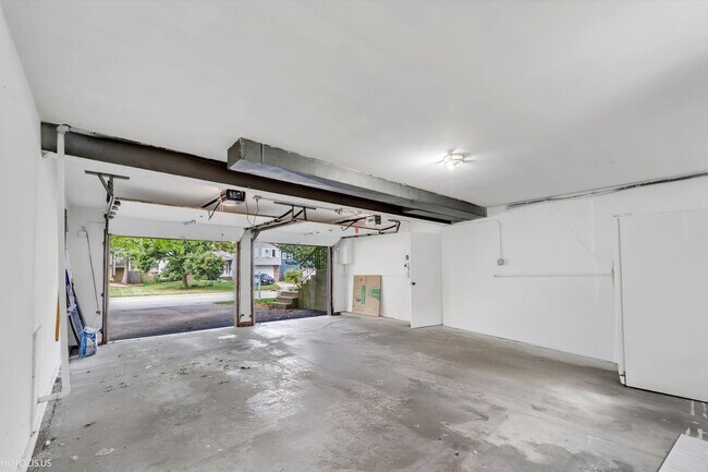 Building Photo - 14813 Holly Ct