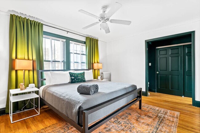 Building Photo - 927 W Oakdale Ave