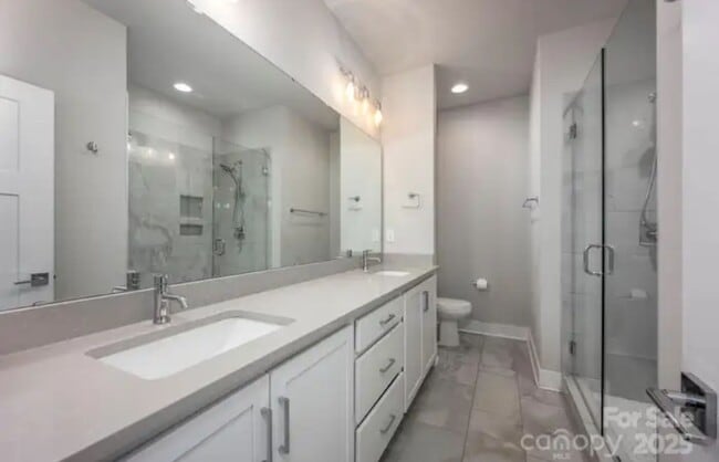 Building Photo - 2118 Bryant Park Dr