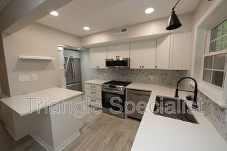 Building Photo - 3719 Jamestown Cir