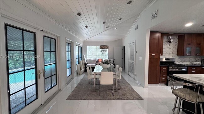 Building Photo - 1332 Van Buren St