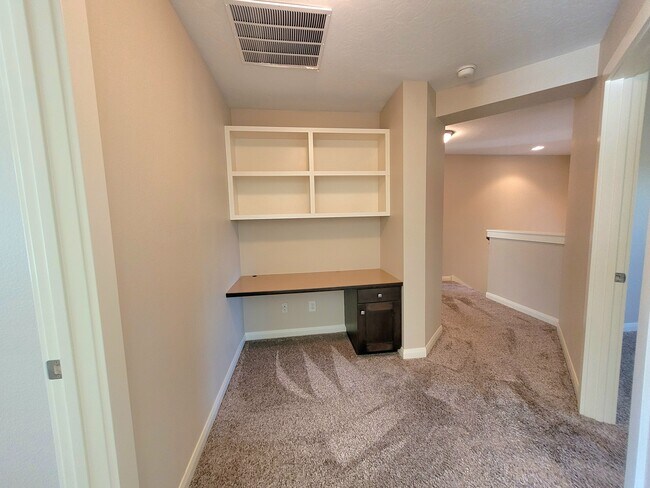 Building Photo - 608 W Laughton Dr