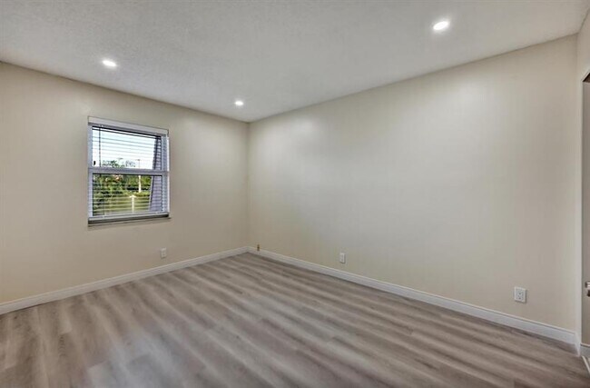 Building Photo - 3336 Quail Close