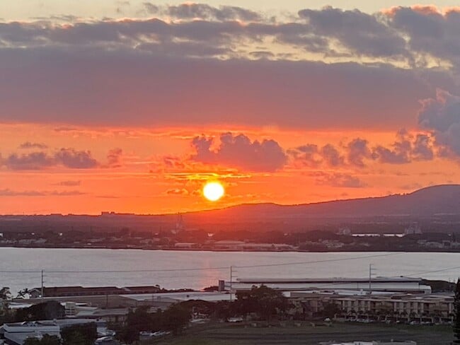 Building Photo - Beautiful 1/1/1 with Sunset Views
