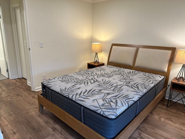 Building Photo - 204 Larkspur Plaza Dr