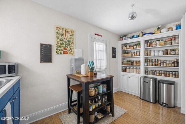 Building Photo - 123 Main Ave