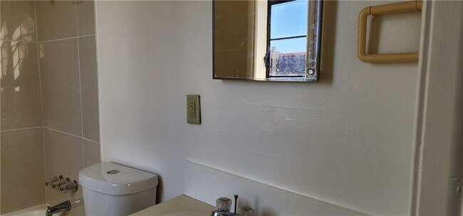 Building Photo - 15 S Main St