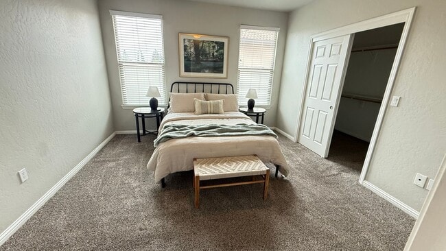 Building Photo - Fully Furnished Short or Long Term Modern Home