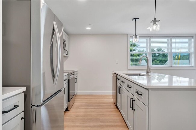 Building Photo - Newly Renovated 2BR Apartment in Vinton - Premium Finishes!