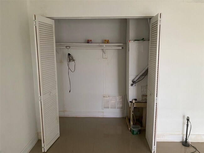 Building Photo - 51 NE 204th St