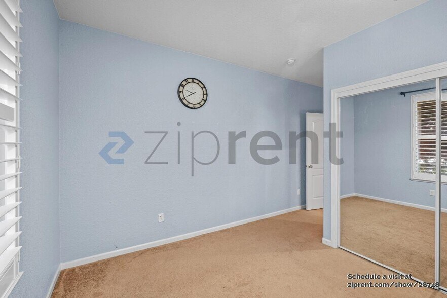 Building Photo - Unit