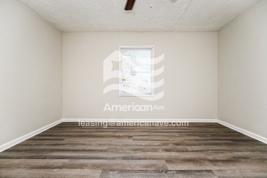 Building Photo - 119 Astor St