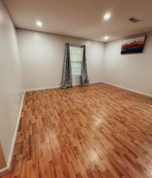 Building Photo - 214 Church Ave