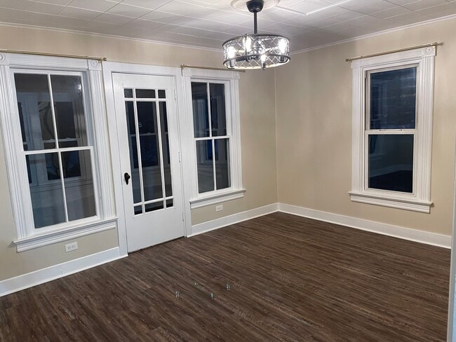 Building Photo - 242 N Hamilton St