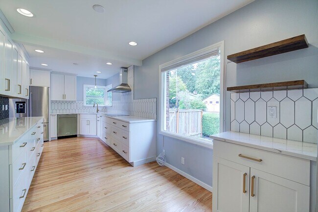 Building Photo - 4Bd/1.75Ba Edmonds House