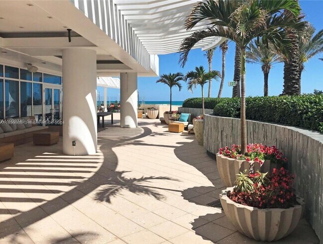 Building Photo - 6801 Collins Ave