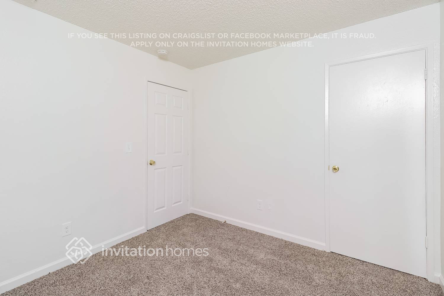 Building Photo - 10720 Paiute Way