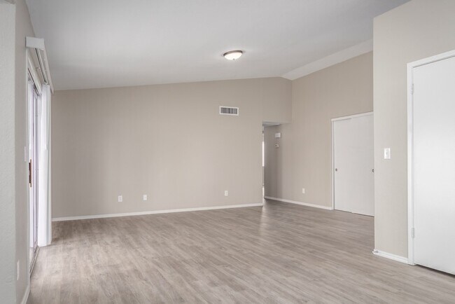 Building Photo - $500 Move-In Credit (ends 9/30) | Newly Remodeled 3BR w/ Pool