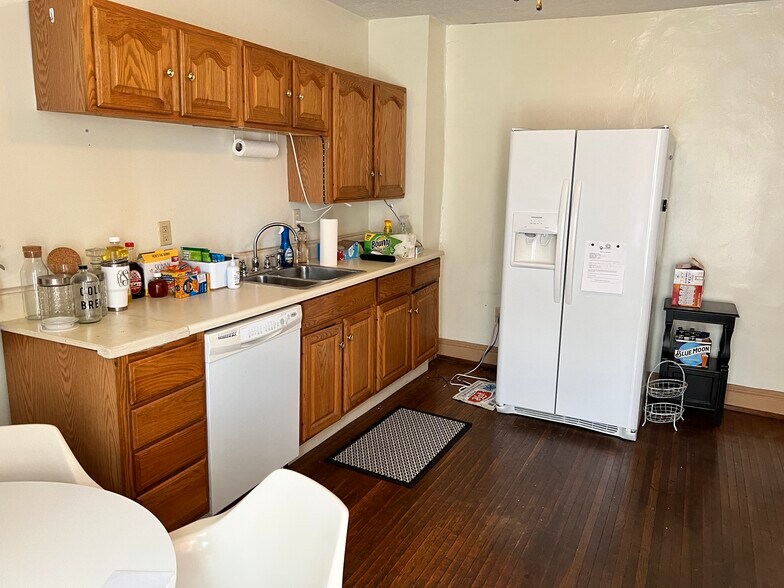 Kitchen - 222 W Main St
